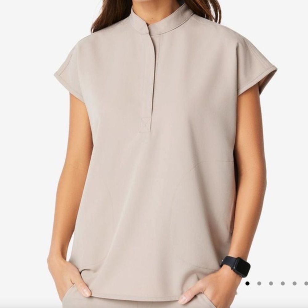 Figs Rafaela scrub top in the color Boulder